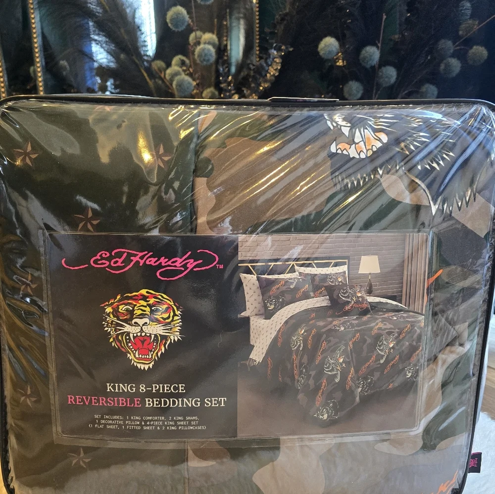 Ed Hardy King reversible 8piece Bedding set new